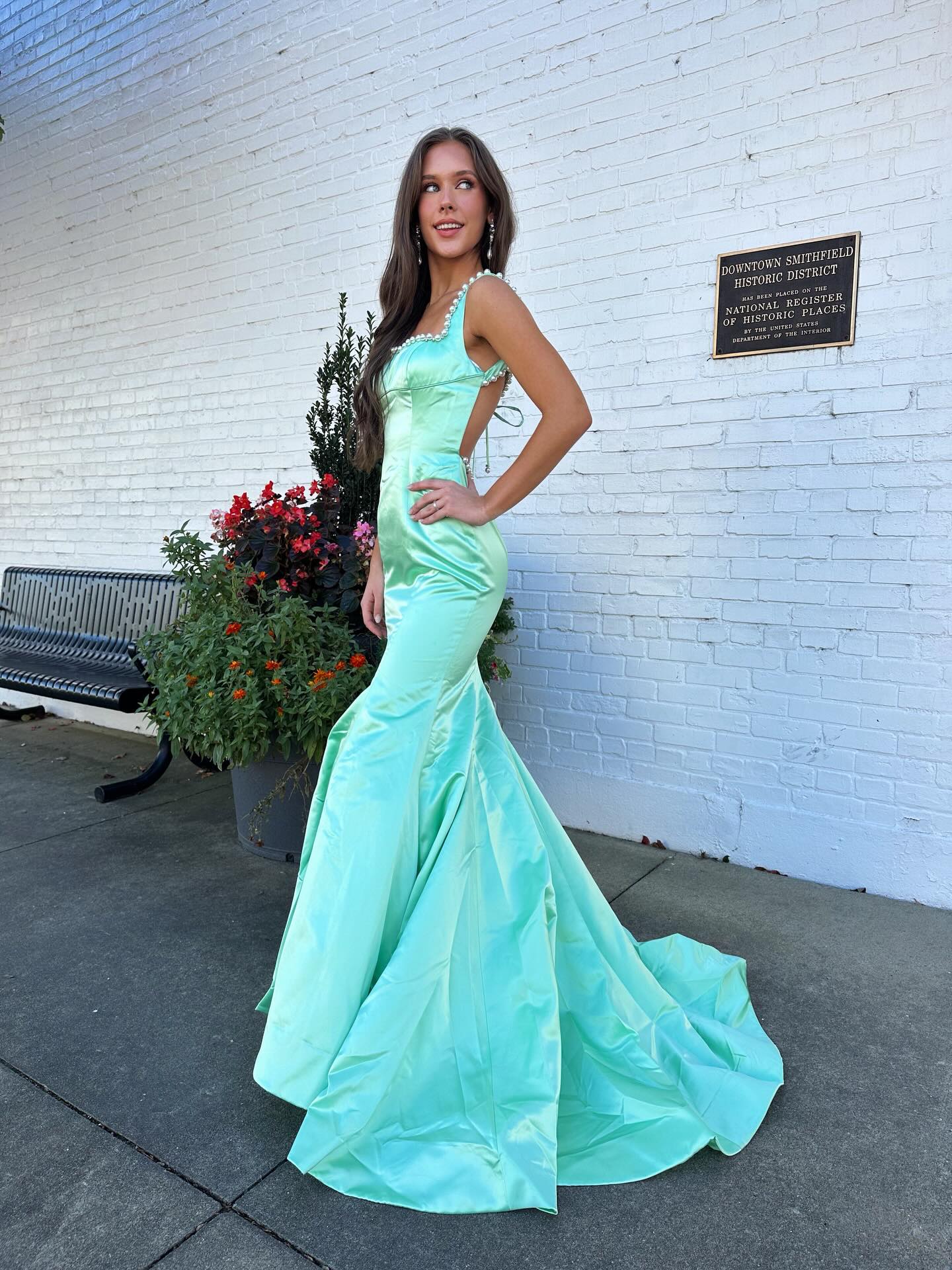 fitted lace wedding dress Green Satin Prom Gown Mermaid Silhouette and Beaded Straps Evening Dre –  SELINADRESS