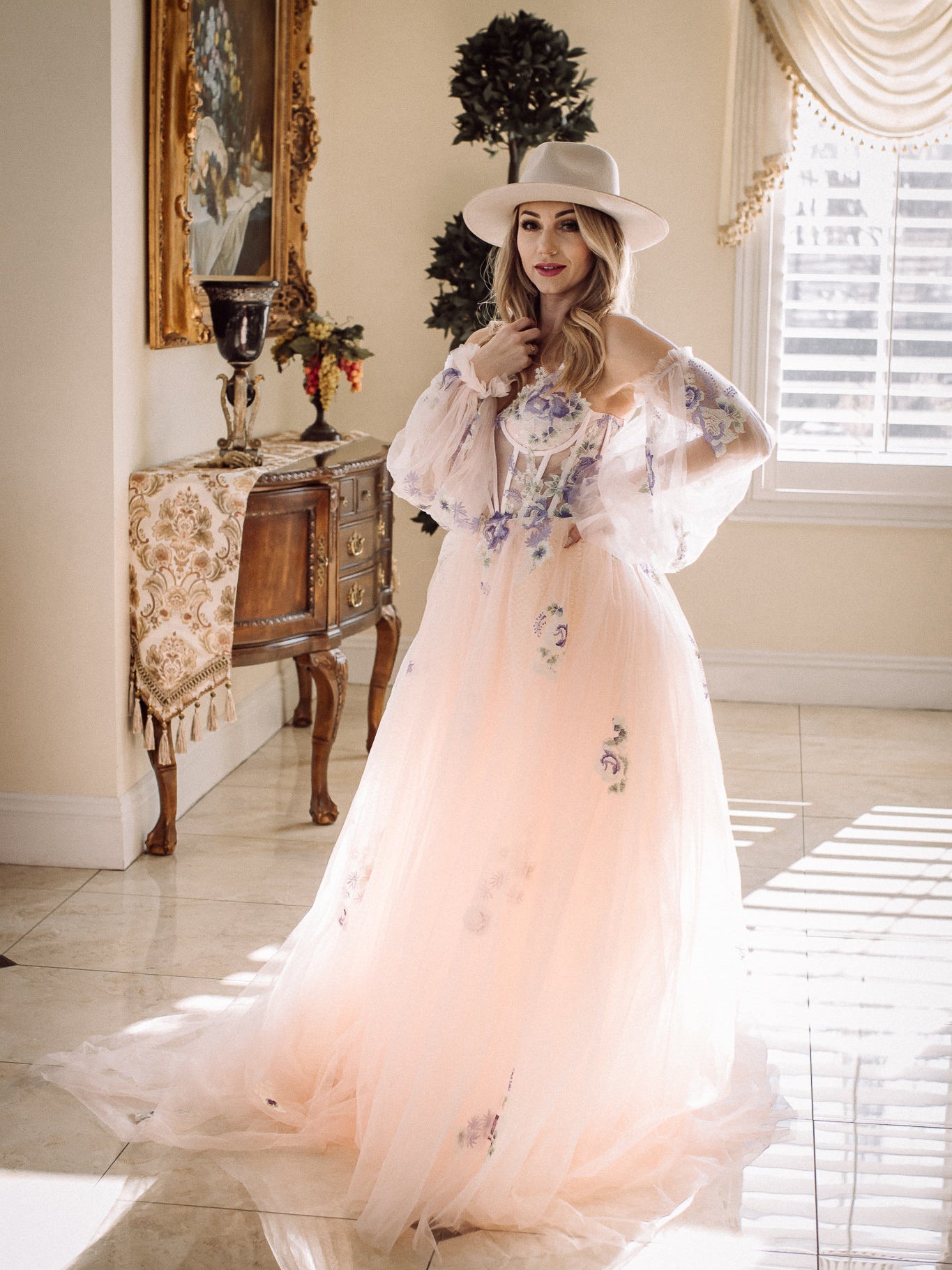 A-line Long Puff Sleeve Wedding Dress Embroidery Appliques Tulle Wedding Gown Bridal Dress KTS004|Selinadress