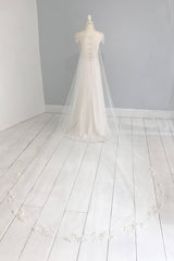 Gorgeous Lace Appliques Long Train Wedding Veils V32