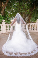 Elegant Lace Appliques Long Chapel Veils Floor Length Wedding Veils V30