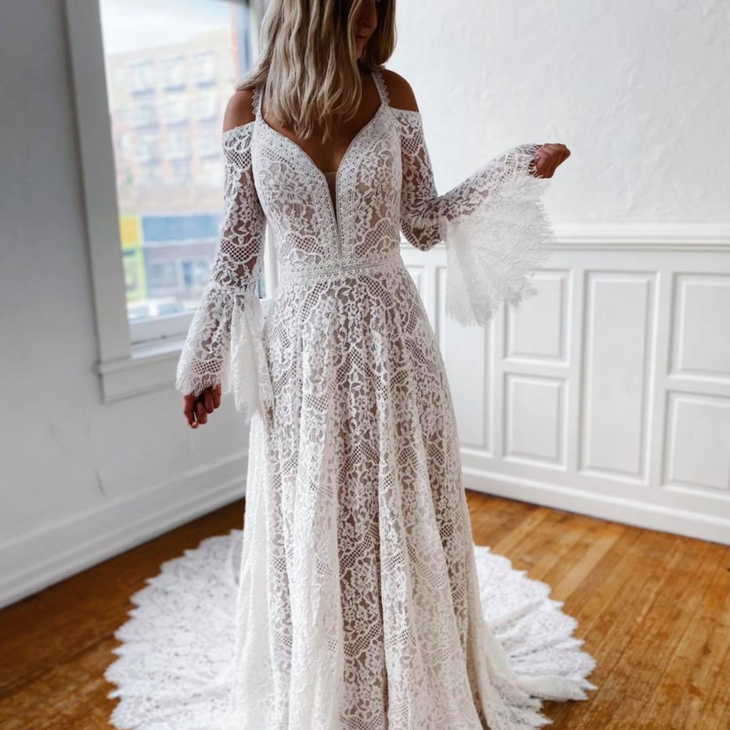 Wholesa A-line Straps V-neck Lace Appliques Bohemian Wedding Gown Wedding Dresses
