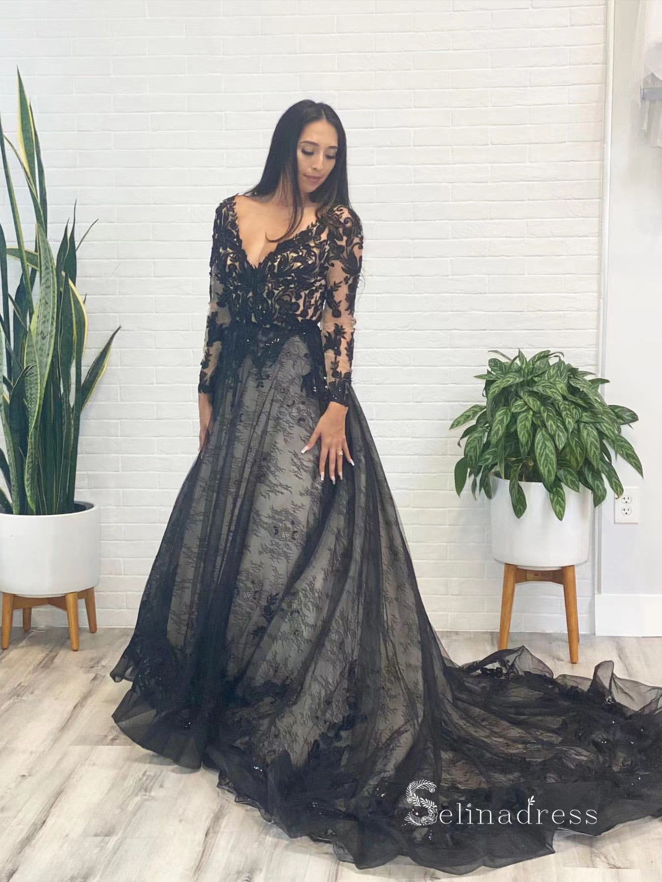Chic A-line V neck Lace Long Sleeve Prom Dresses Black Applique Evening Dresses MLK04886|Selinadress