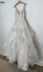 Elegant V Neck Ball Gown Lace Rustic Wedding Dresses Appliques Tired KPW001|Selinadress