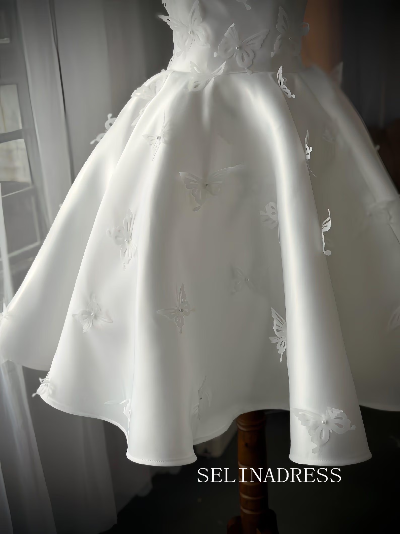 Butterfly Garden Mini Wedding Dress 3D Appliqué Pearl Straps PHJ011|Selinadress