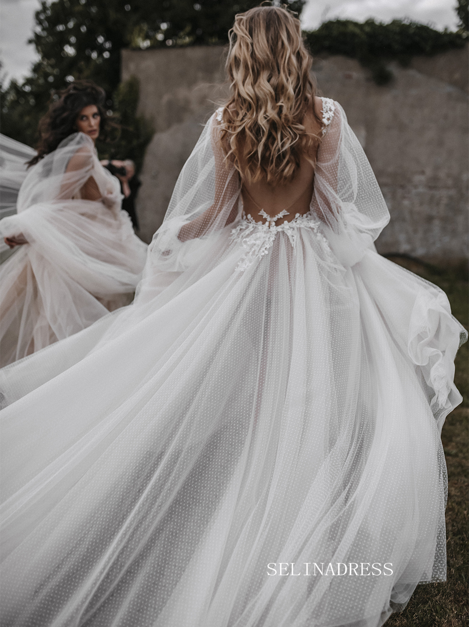 A-Line V-Neck Appliques Lace Long Puff Sleeve Backless Dot Gown Tulle Wedding Dress Sexy Bridal Gown ASK002 A-Line V-Neck Appliques Lace Long Puff Sleeve Backless Dot Gown Tulle Wedding Dress Sexy Bridal Gown ASK002