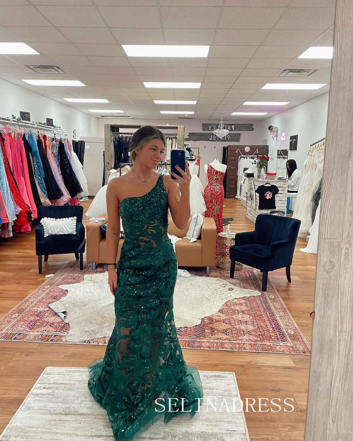 Chic Sheath/Column Dark Green Long Prom Dresses Elegant Lace Evening Gowns CRN037|Selinadress
