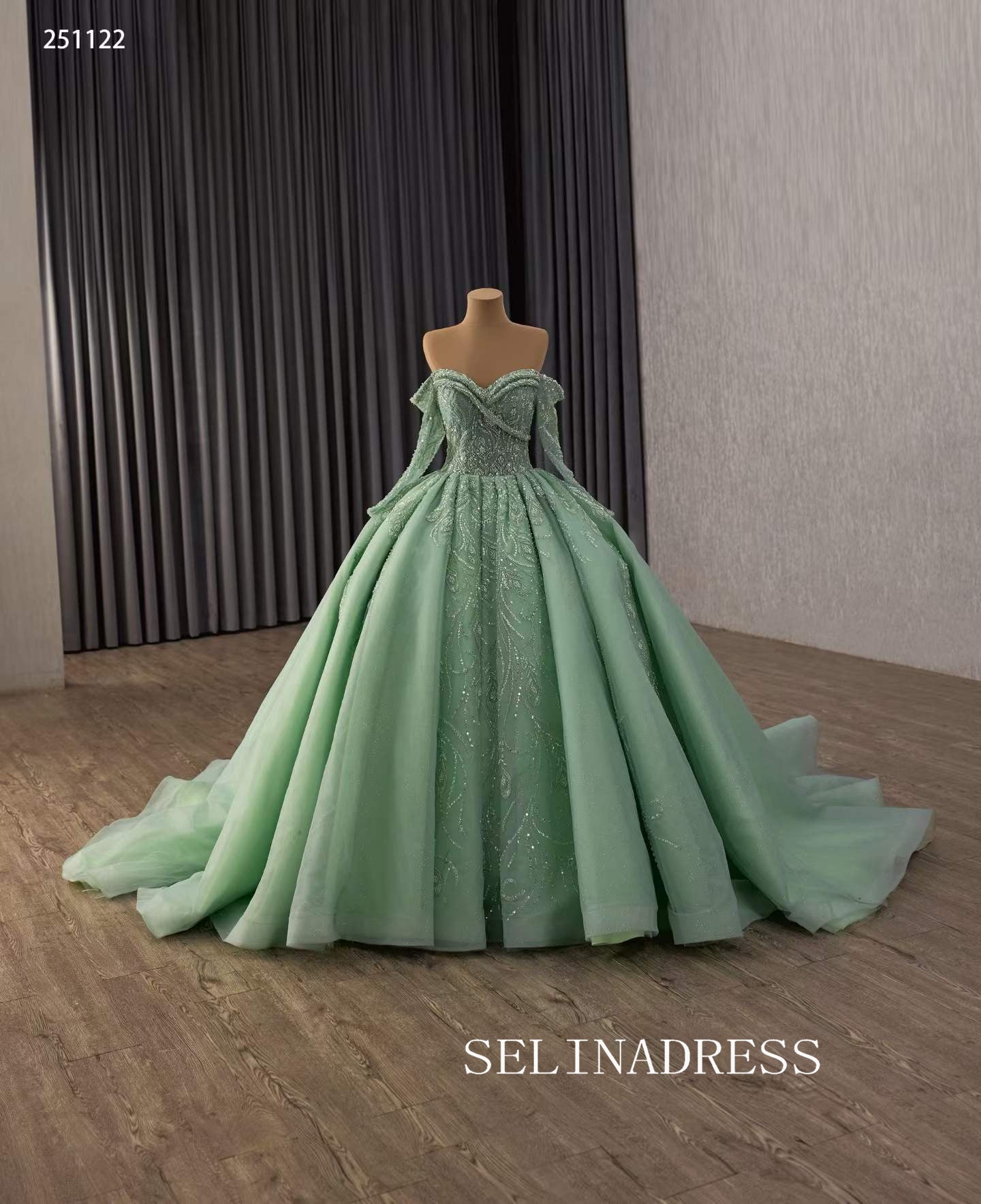Exquisite Off-the-Shoulder Emerald Green Ball Gown with Intricate Beaded Embroidery 251122|Selinadress