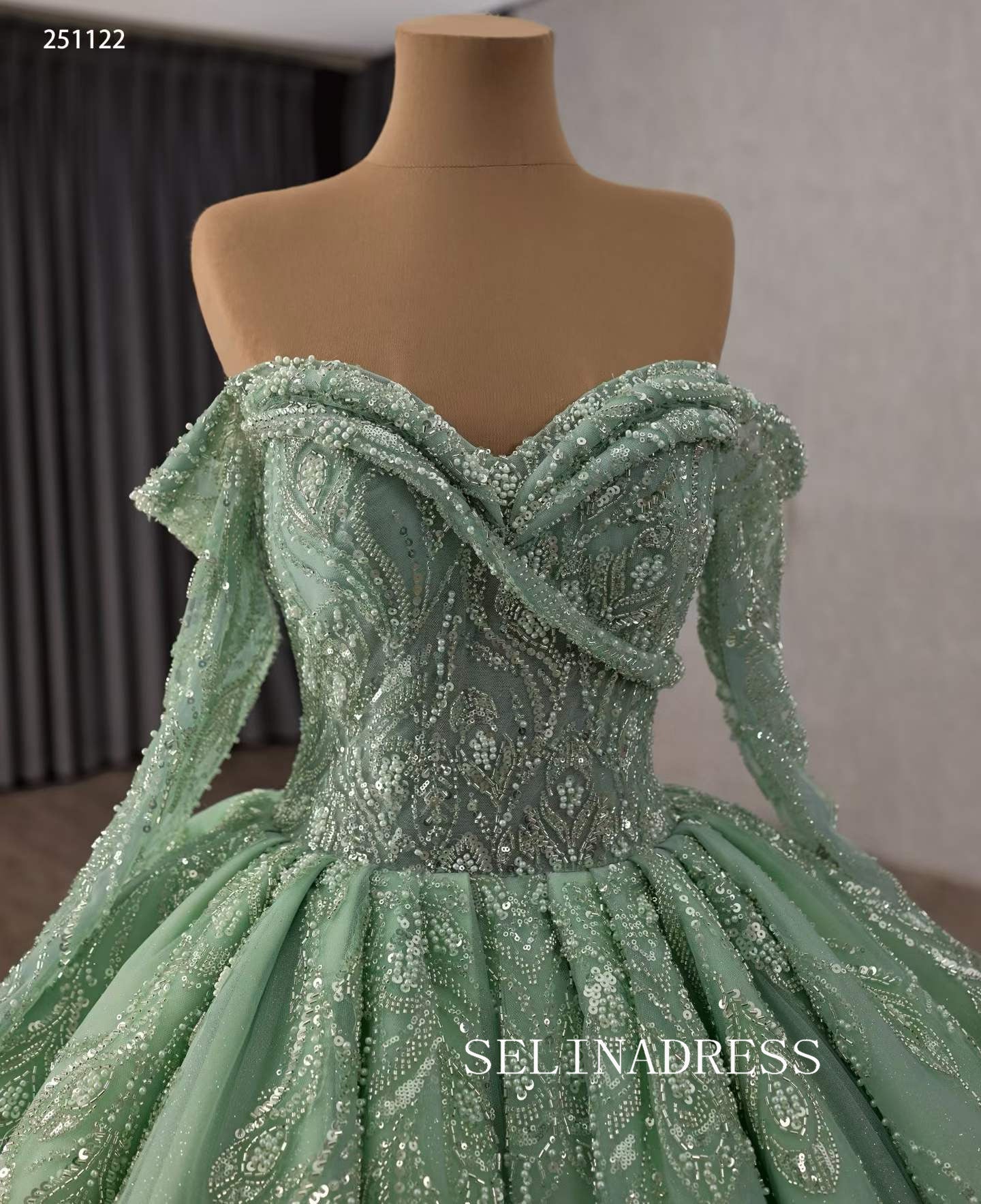 Exquisite Off-the-Shoulder Emerald Green Ball Gown with Intricate Beaded Embroidery 251122|Selinadress