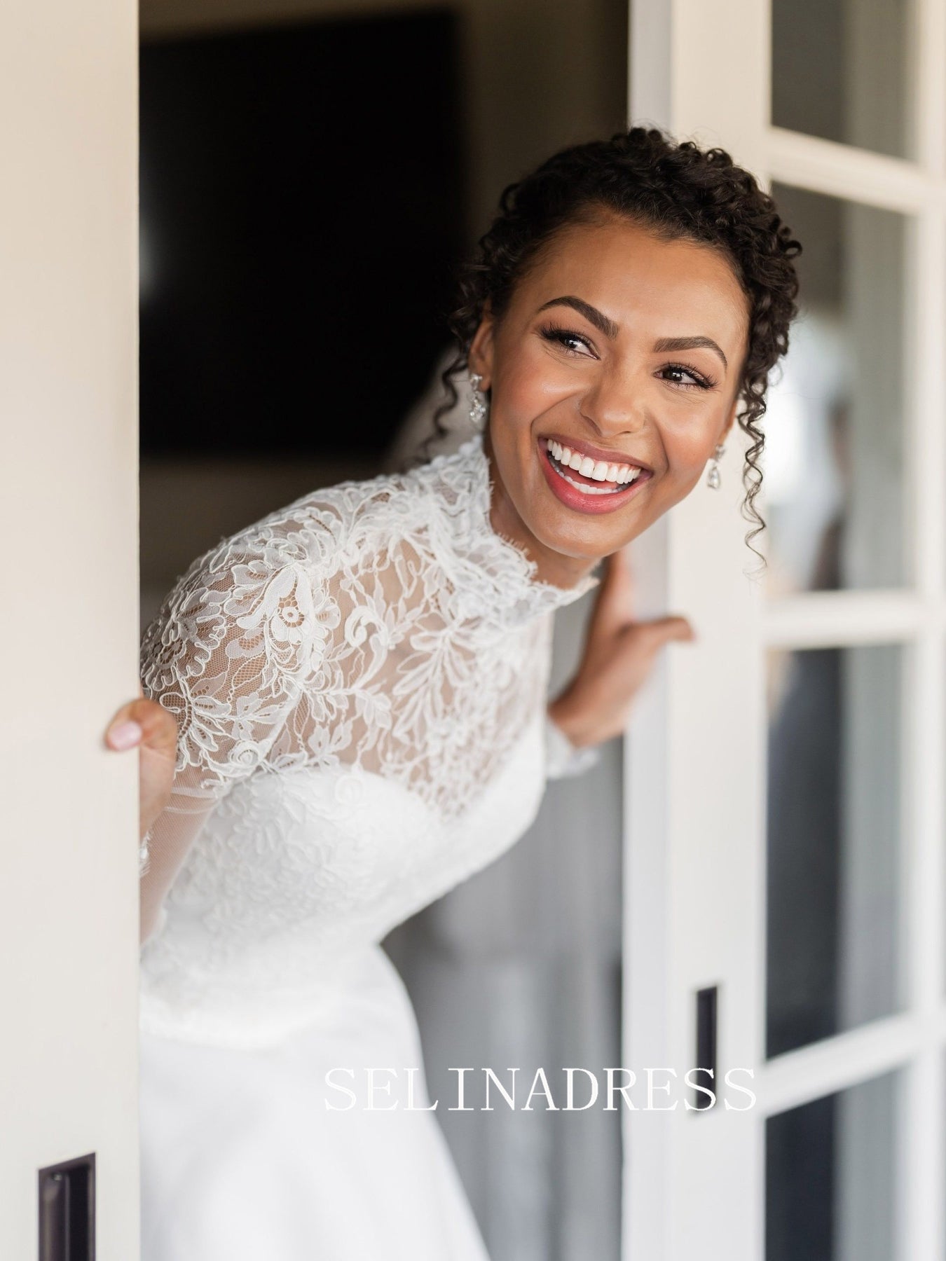 High Neck Long Sleeve Lace Wedding Dresses Vintage Princess Wedding Dr SELINADRESS High Neck Long Sleeve Lace Wedding Dresses Vintage Princess Wedding Dr SELINADRESS
