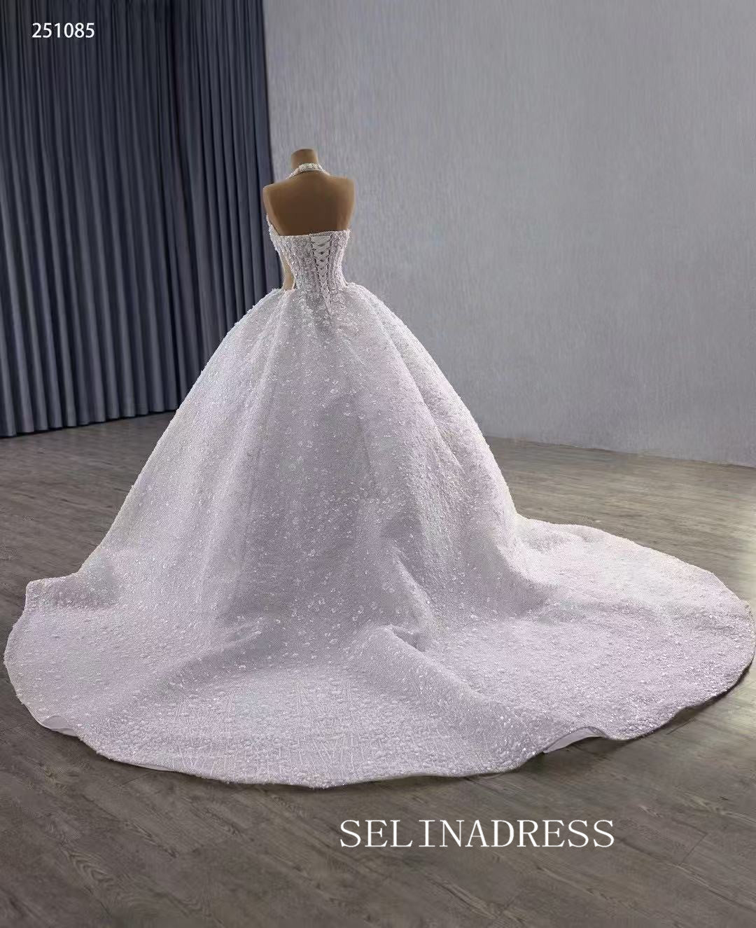 Luxury Halter White Ball Gown Wedding Dress Quincess Dress 251085|Selinadress
