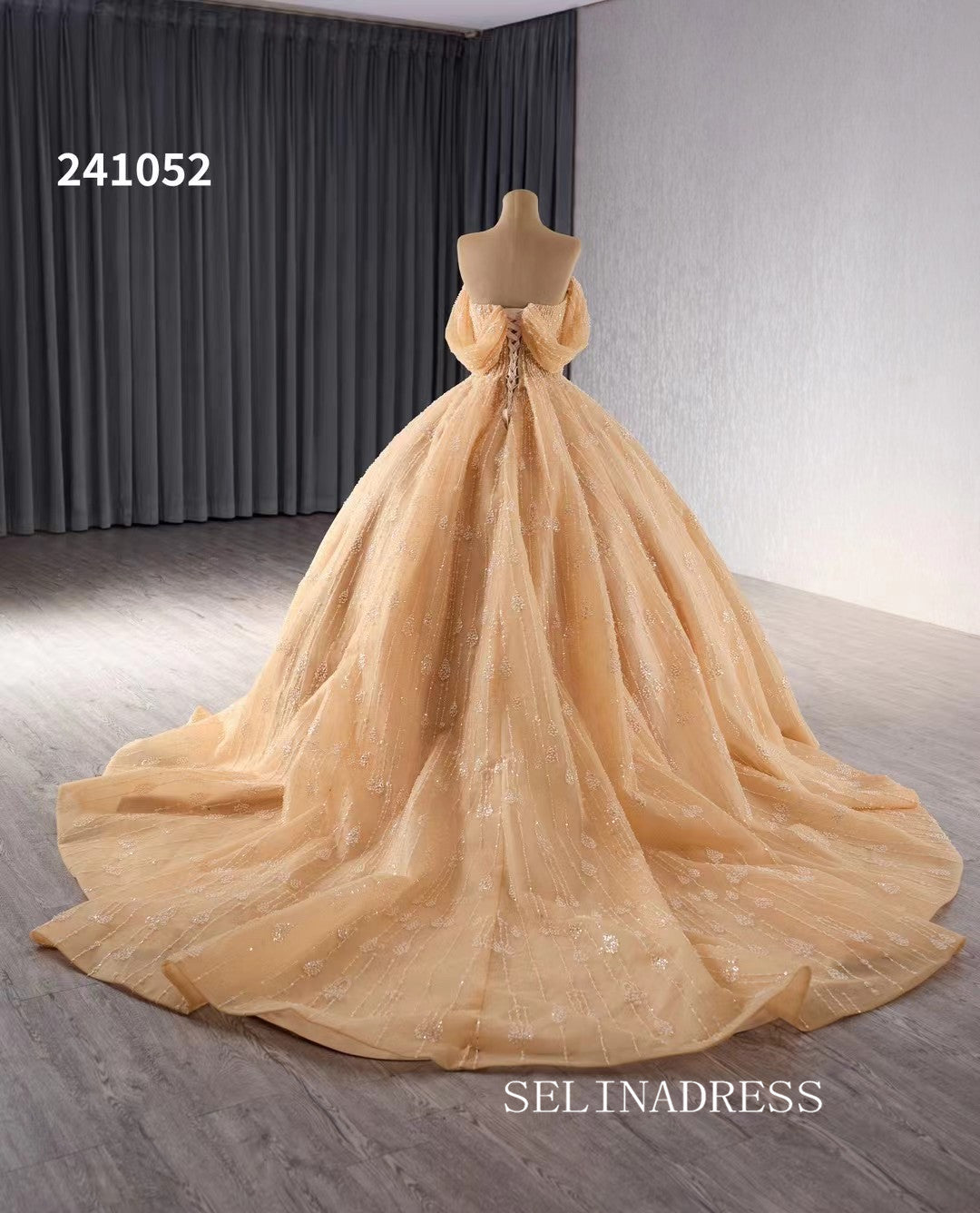 Luxury Haute Couture Wedding Dress Ball Gown Beaded Bridal Gowns 24105 SELINADRESS Luxury Haute Couture Wedding Dress Ball Gown Beaded Bridal Gowns 24105 SELINADRESS