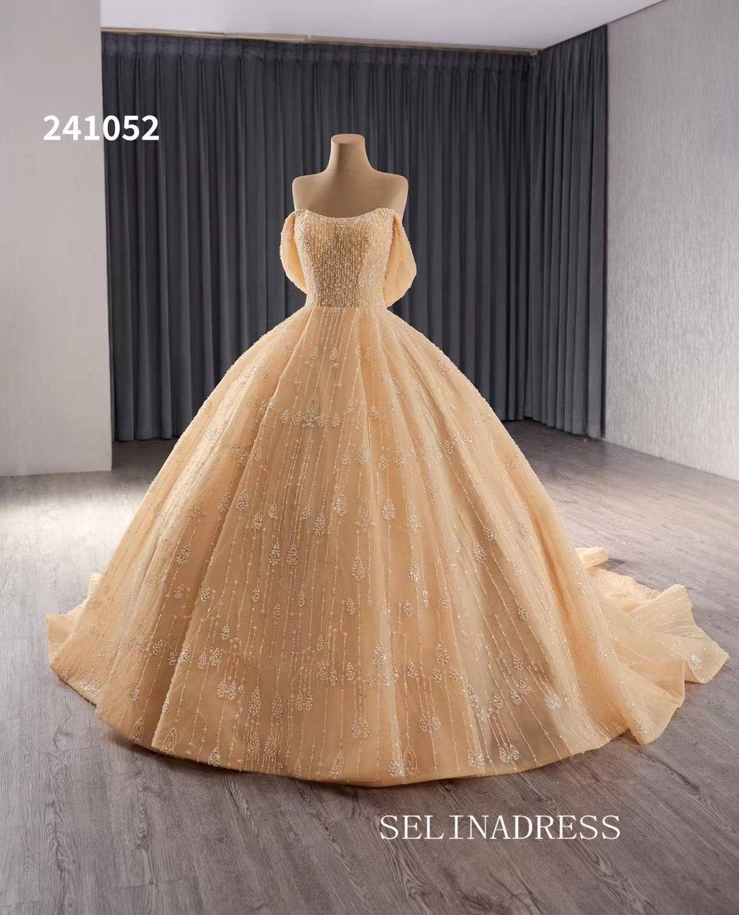 Luxury Haute Couture Wedding Dress Ball Gown Beaded Bridal Gowns 24105 SELINADRESS Luxury Haute Couture Wedding Dress Ball Gown Beaded Bridal Gowns 24105 SELINADRESS