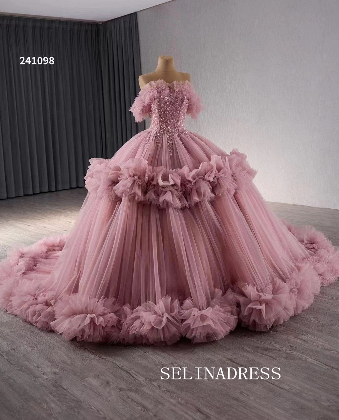 luxury Off-the-Shoulder Pink Quinceanera Dresses Beaded Ball Gown Quin SELINADRESS luxury Off-the-Shoulder Pink Quinceanera Dresses Beaded Ball Gown Quin SELINADRESS