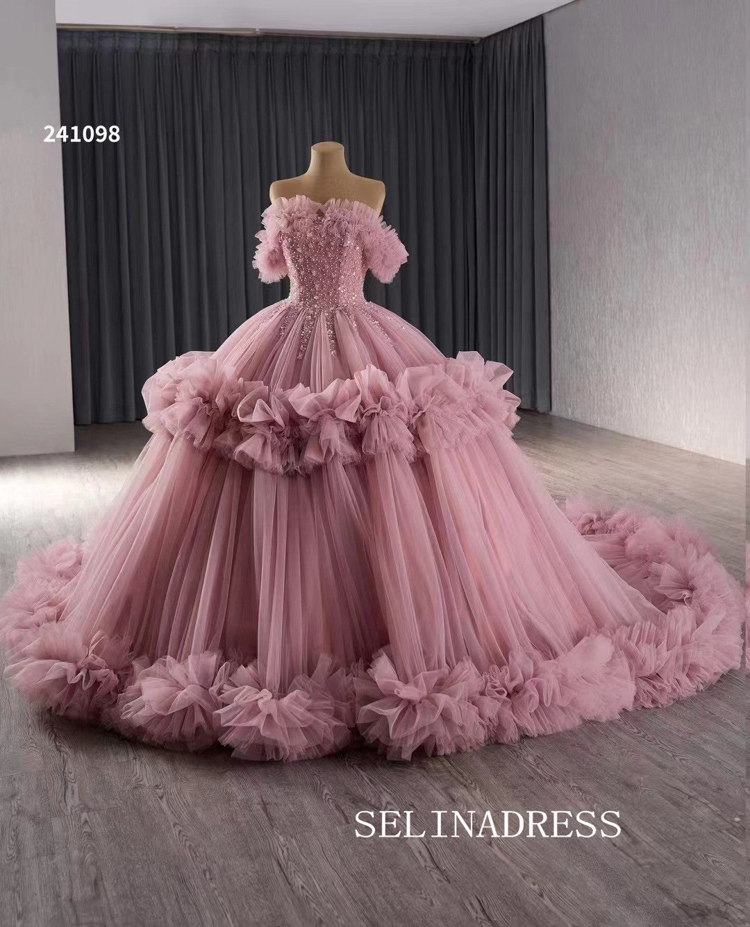 luxury Off-the-Shoulder Pink Quinceanera Dresses Beaded Ball Gown Quin SELINADRESS luxury Off-the-Shoulder Pink Quinceanera Dresses Beaded Ball Gown Quin SELINADRESS