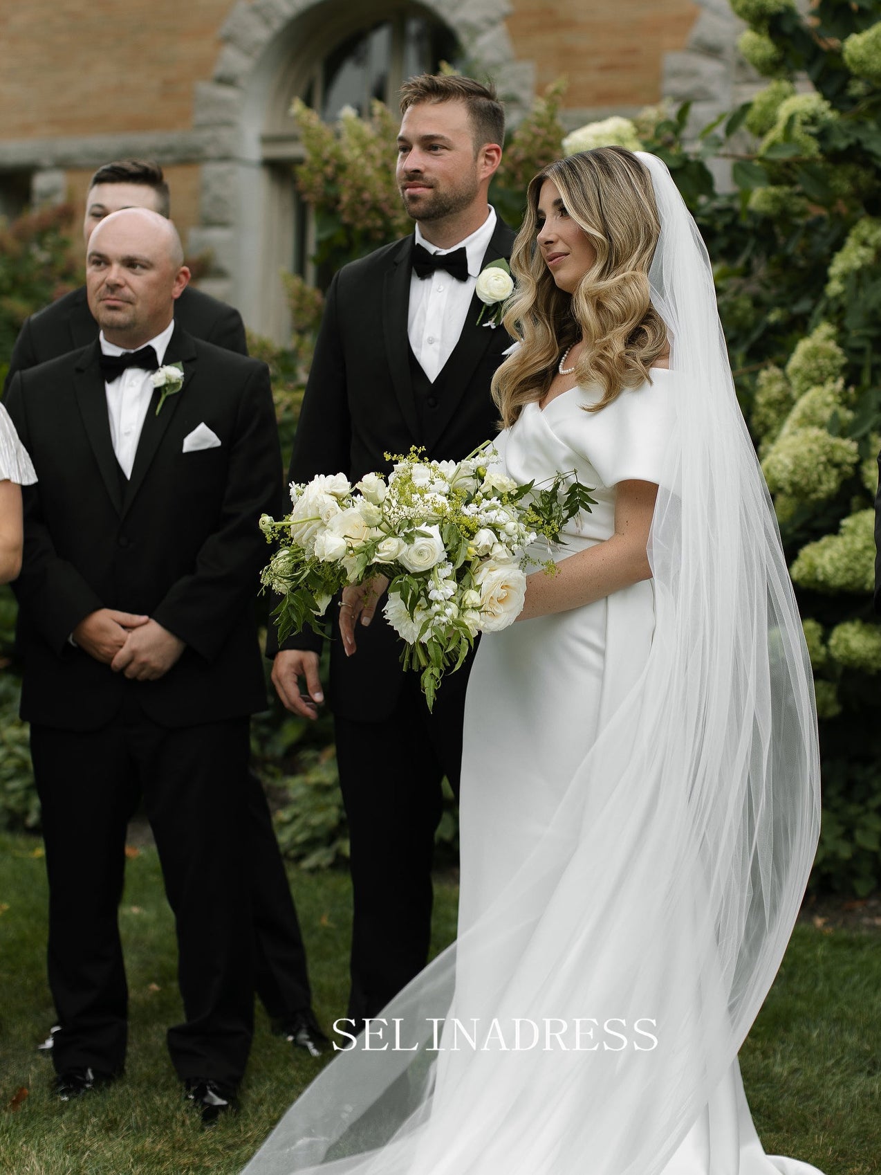 Off-the-shoulder Mermaid Wedding Dresses Satin Wedding Gowns GRK030|Selinadress