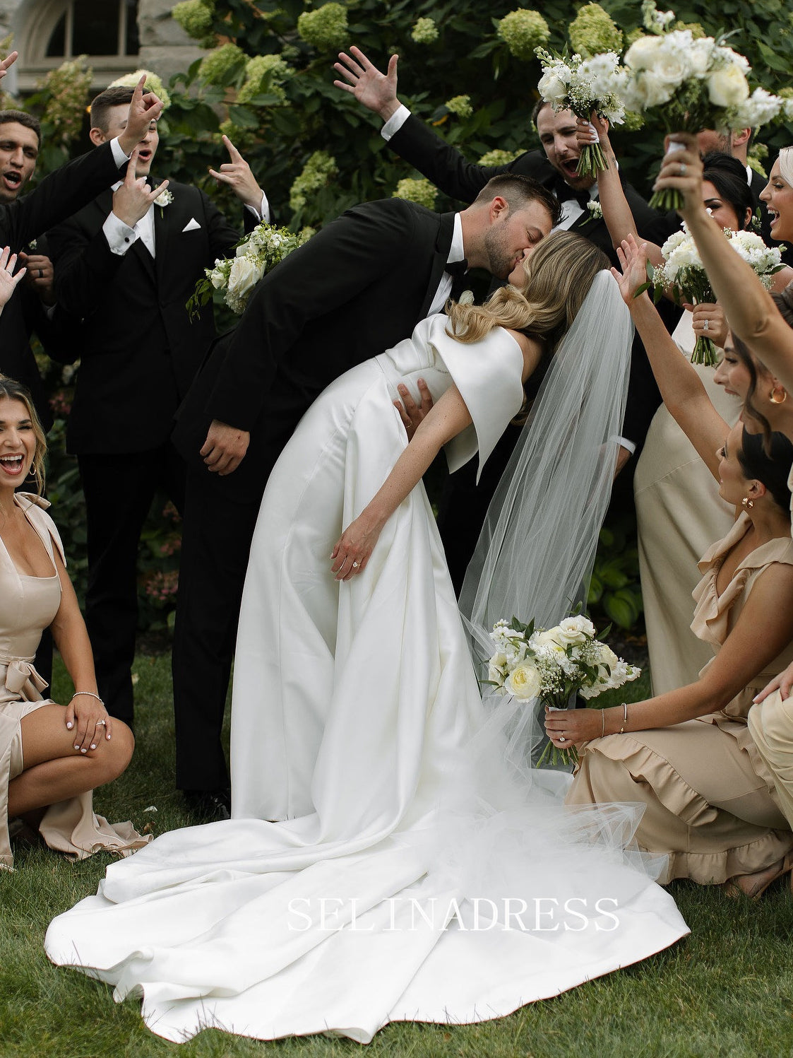 Off-the-shoulder Mermaid Wedding Dresses Satin Wedding Gowns GRK030|Selinadress