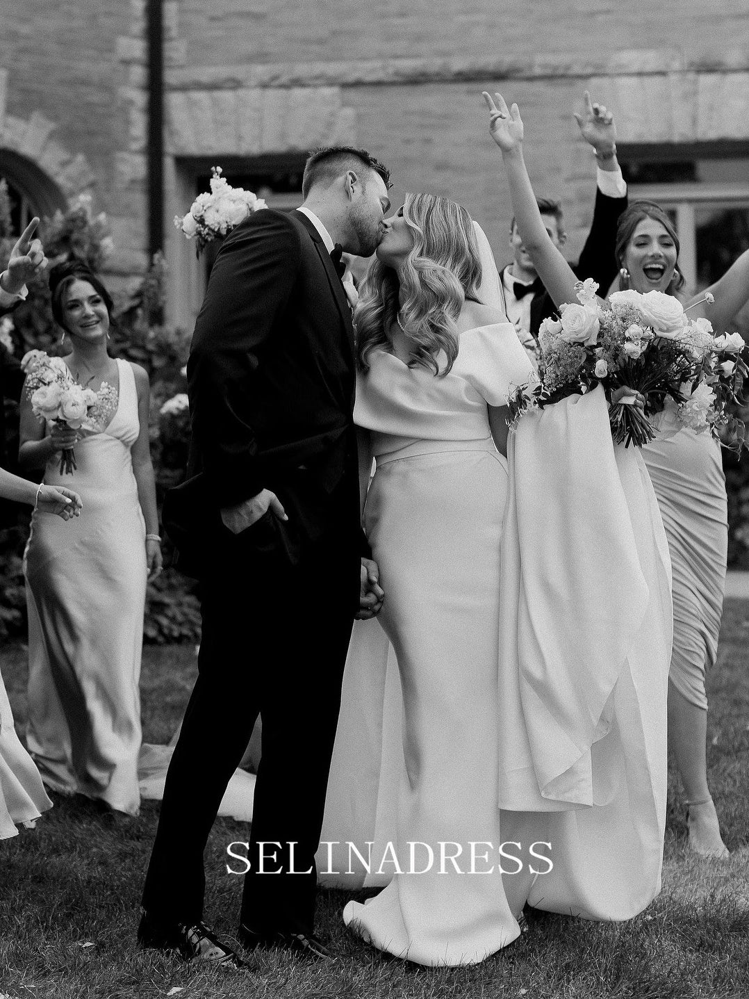 Off-the-shoulder Mermaid Wedding Dresses Satin Wedding Gowns GRK030|Selinadress