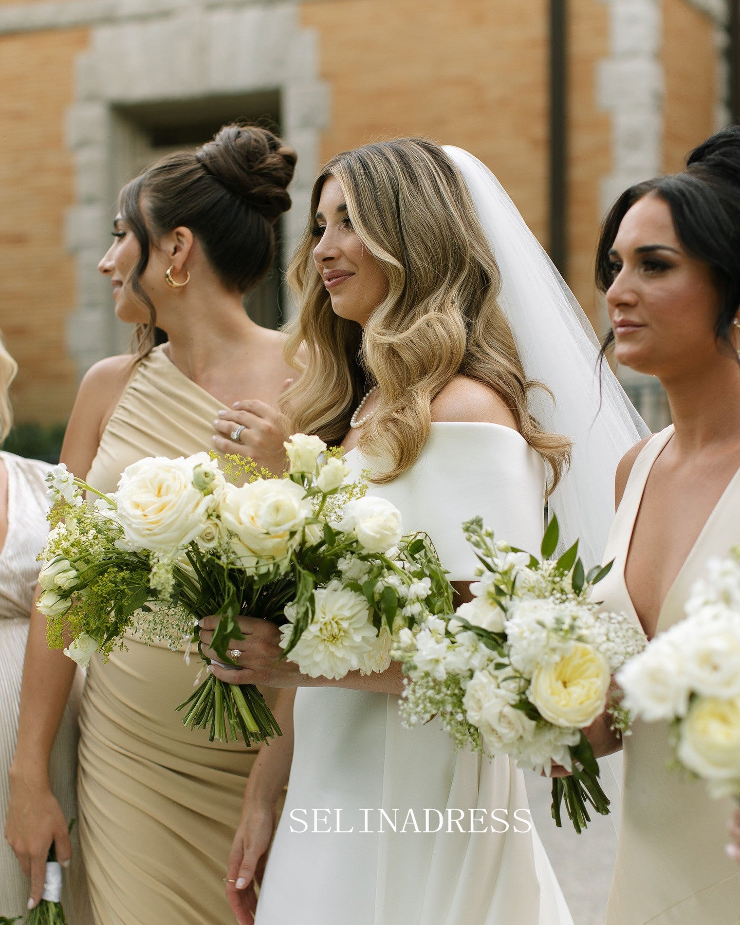 Off-the-shoulder Mermaid Wedding Dresses Satin Wedding Gowns GRK030|Selinadress