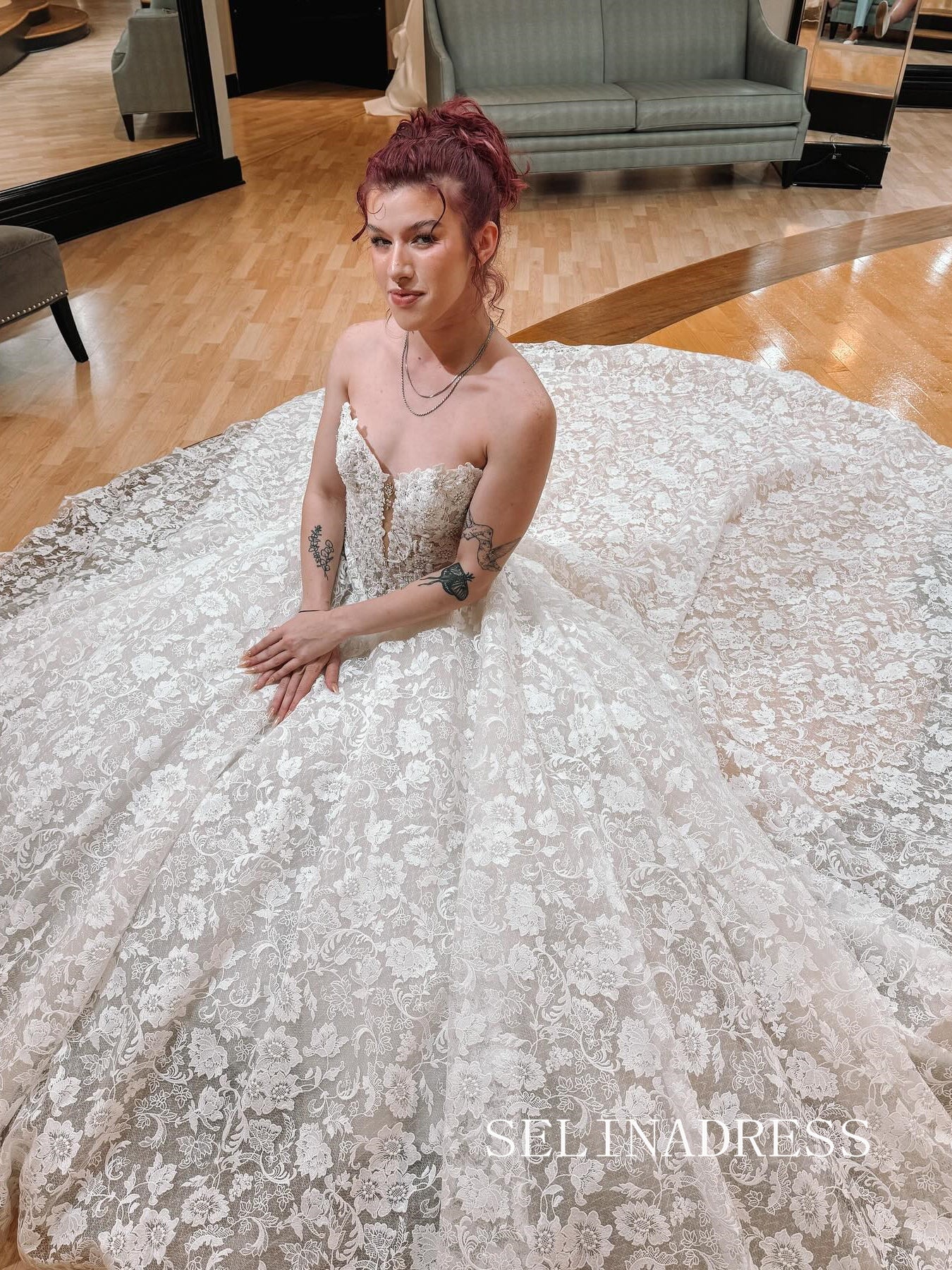 White Ball Gown Strapless Rustic Lace Wedding Dress Bridal Gowns With SELINADRESS White Ball Gown Strapless Rustic Lace Wedding Dress Bridal Gowns With SELINADRESS