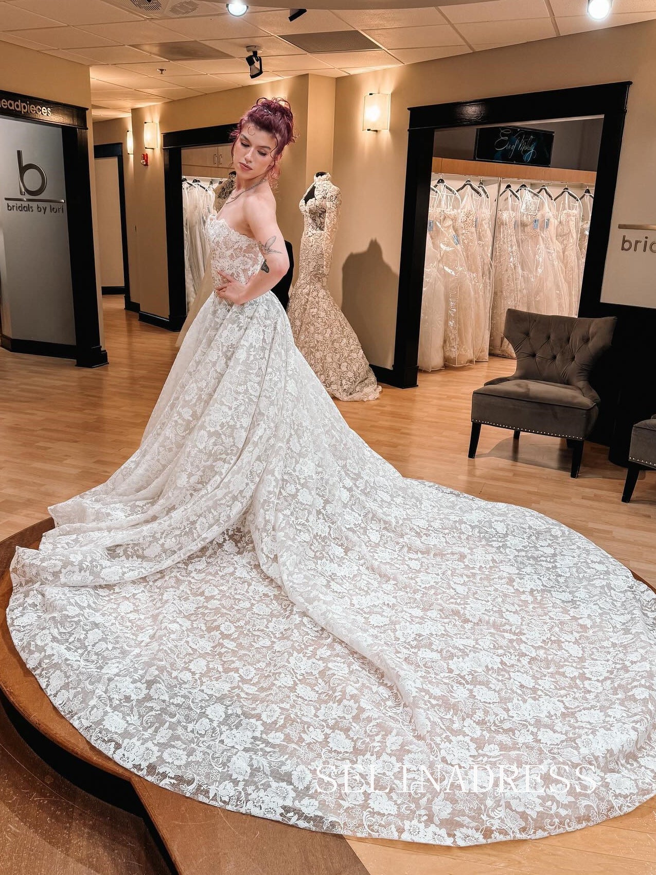 White Ball Gown Strapless Rustic Lace Wedding Dress Bridal Gowns With SELINADRESS White Ball Gown Strapless Rustic Lace Wedding Dress Bridal Gowns With SELINADRESS