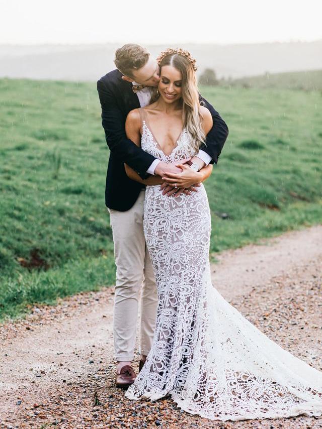 Rustic Wedding Dress Sheath V Neck White Sequin Short Summer Wedding Dresses Bridal Gowns DP1609 main image 0