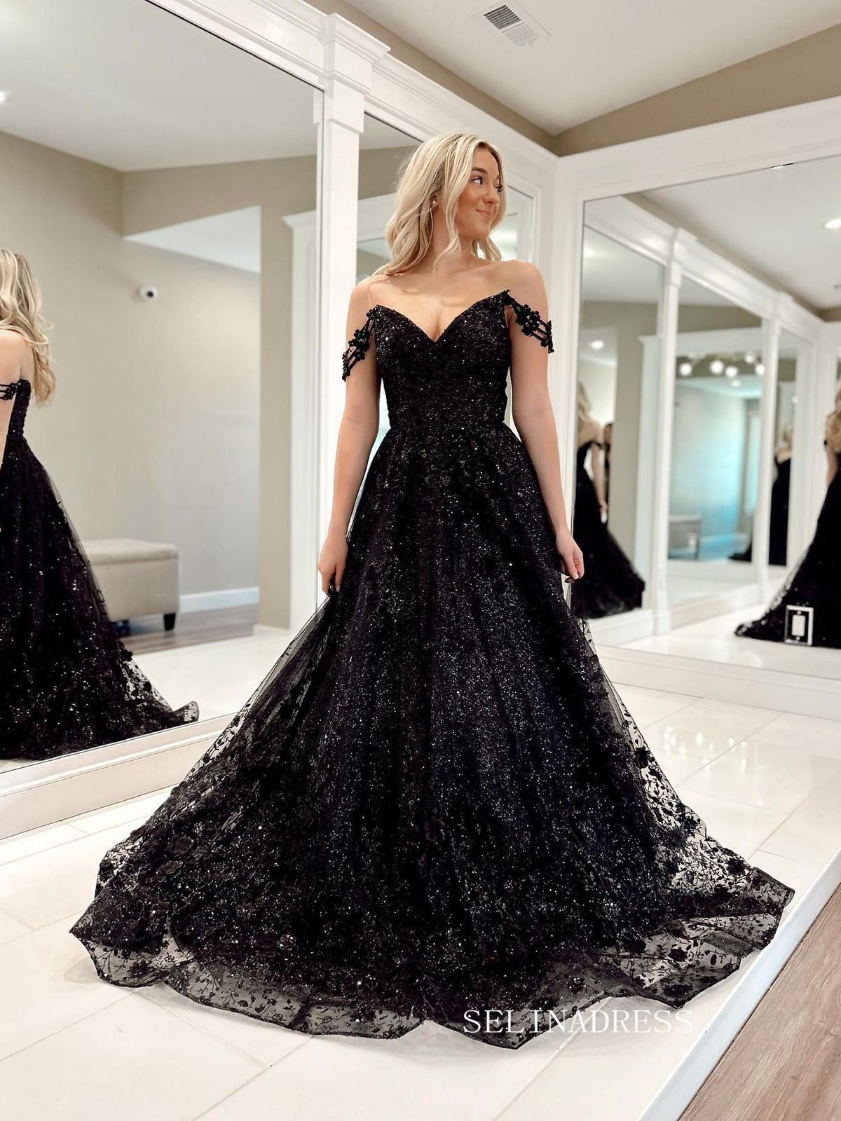 Chic A-line Off-the-shoulder Black Lace Prom Dress Elegant Evening Par SELINADRESS Chic A-line Off-the-shoulder Black Lace Prom Dress Elegant Evening Par SELINADRESS