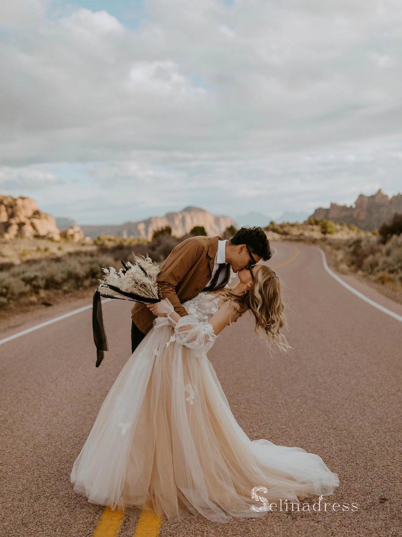 Chic A-line Off-the-shoulder Rustic Cheap Fall Wedding Dress HKL0132 Chic A-line Off-the-shoulder Rustic Cheap Fall Wedding Dress HKL0132