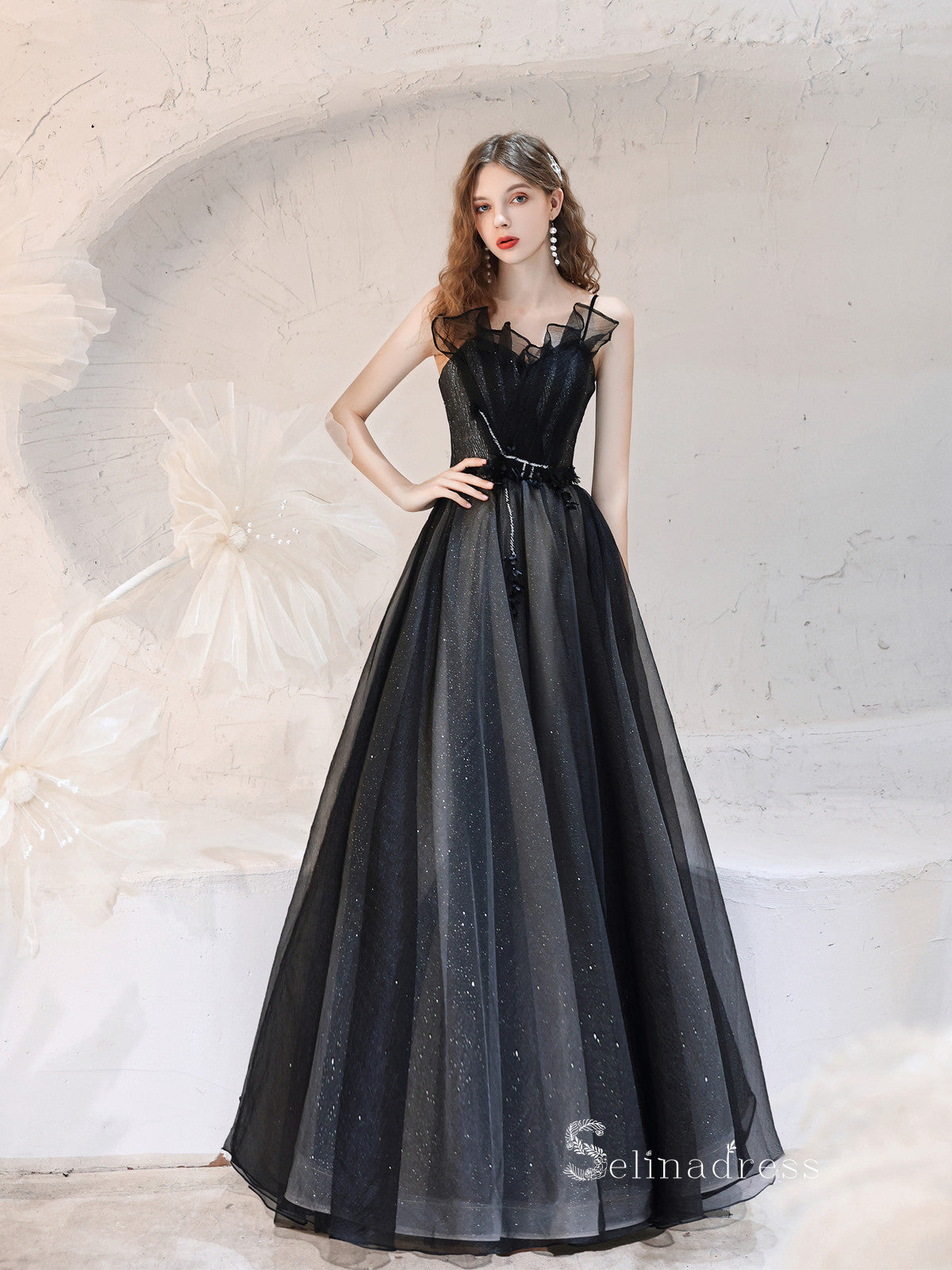 Black Gown At Its Class – D&D Clothing