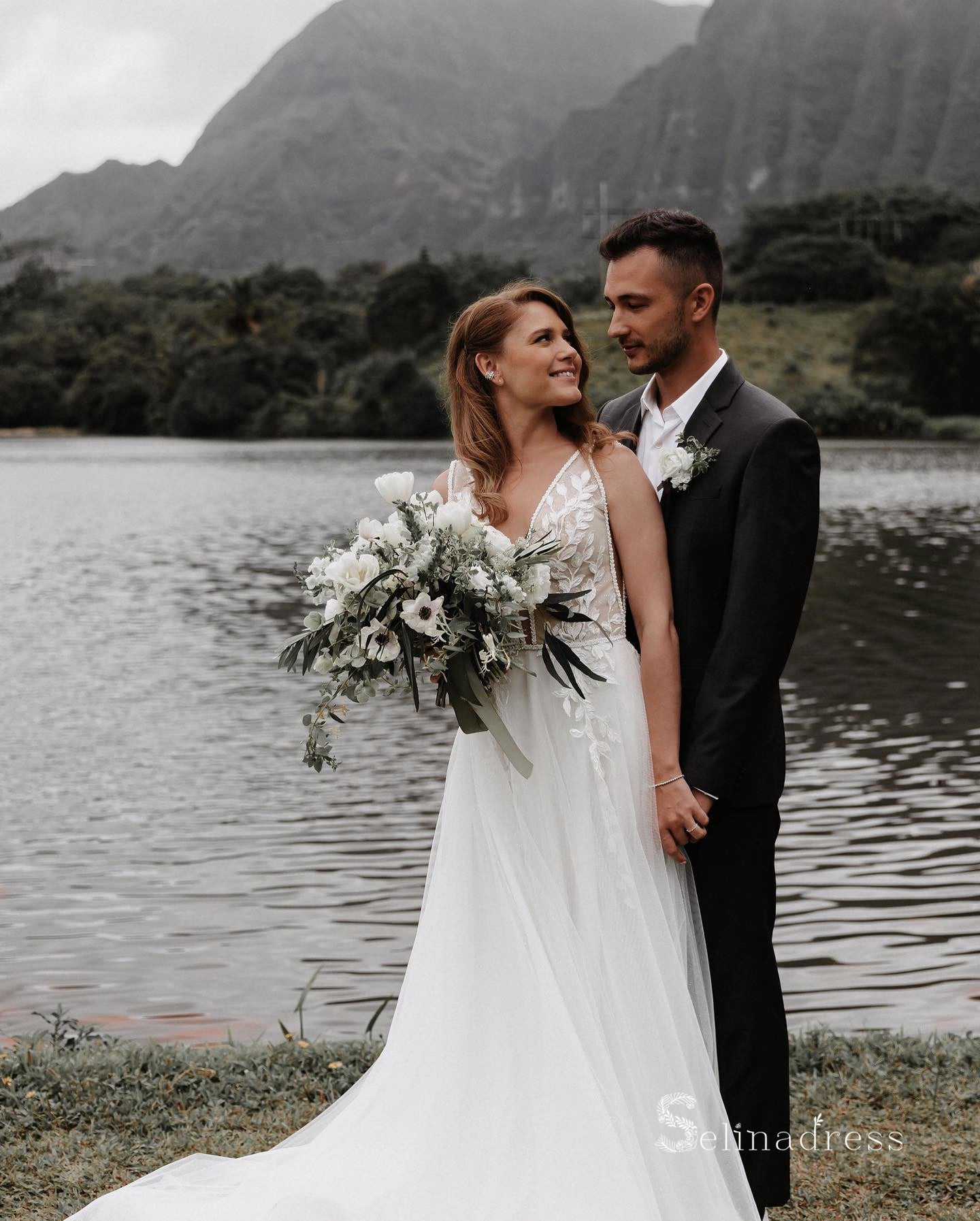 Chic A-line V neck Embroidery Lace Wedding Dresses Applique Modest Wed SELINADRESS Chic A-line V neck Embroidery Lace Wedding Dresses Applique Modest Wed SELINADRESS