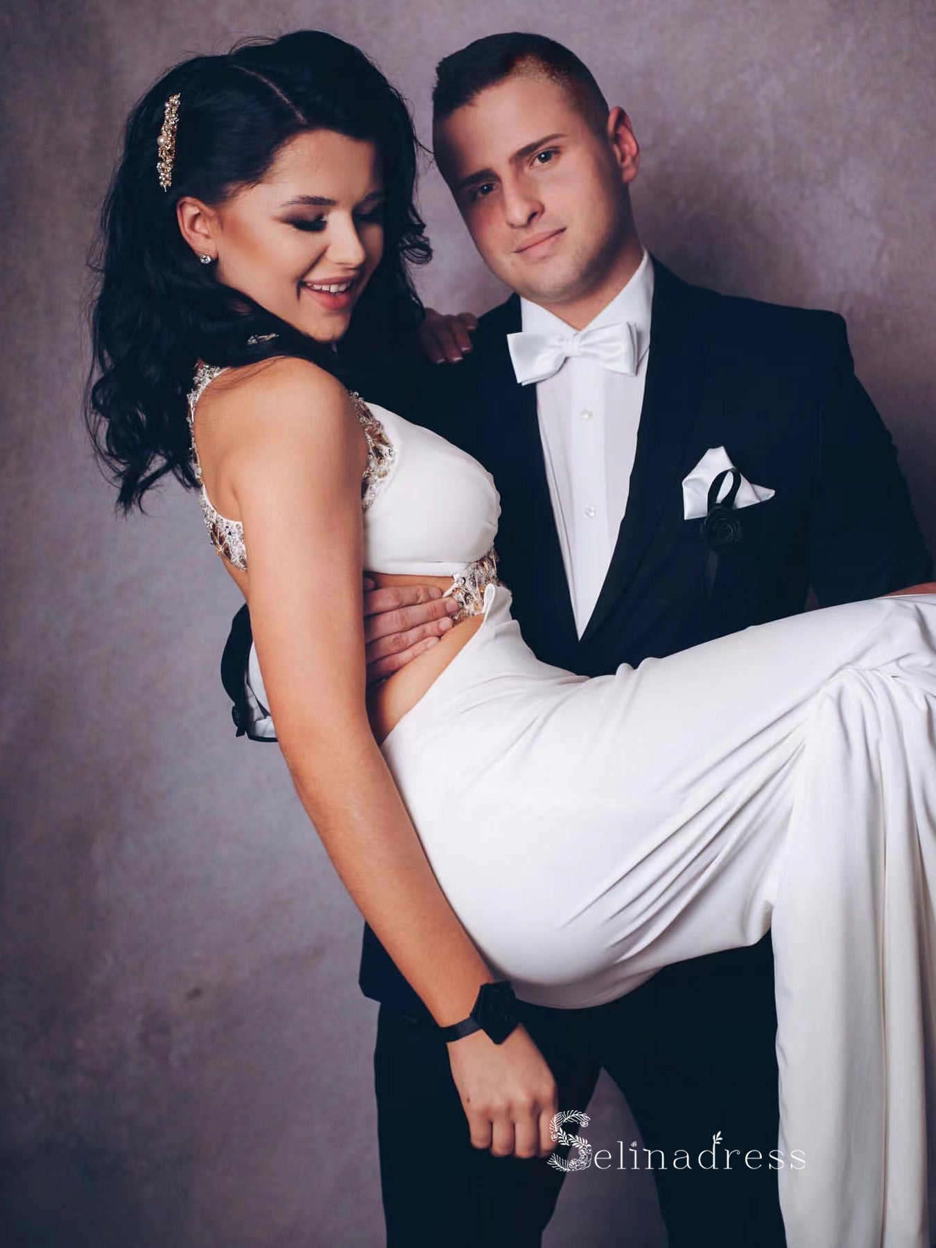 Chic Sheath/Column Halter White Long Prom Dresses Unique Evening Dress SELINADRESS Chic Sheath/Column Halter White Long Prom Dresses Unique Evening Dress SELINADRESS