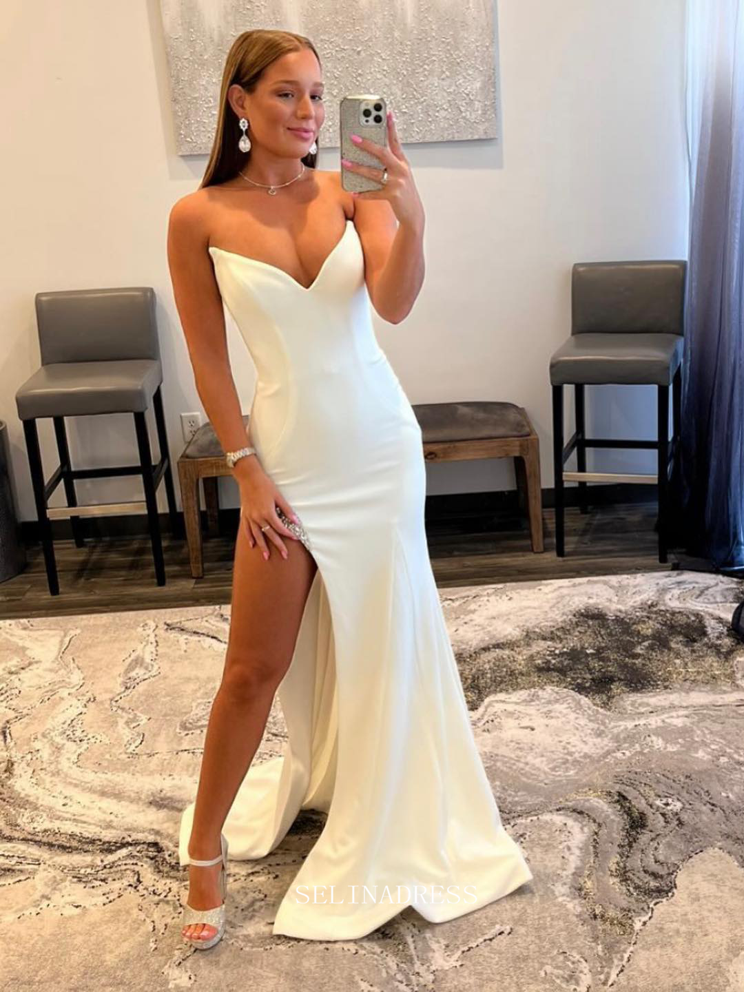Chic Sheath/Column Strapless White Prom Dresses Simple Long Evening Dr SELINADRESS Chic Sheath/Column Strapless White Prom Dresses Simple Long Evening Dr SELINADRESS