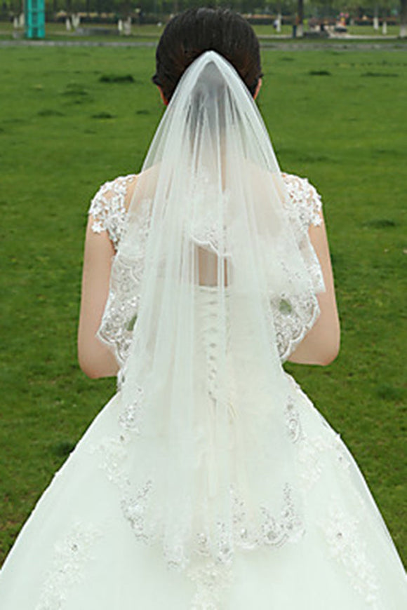 Charming Two-tier Lace Applique Edge Wedding Bridal Veil V17
